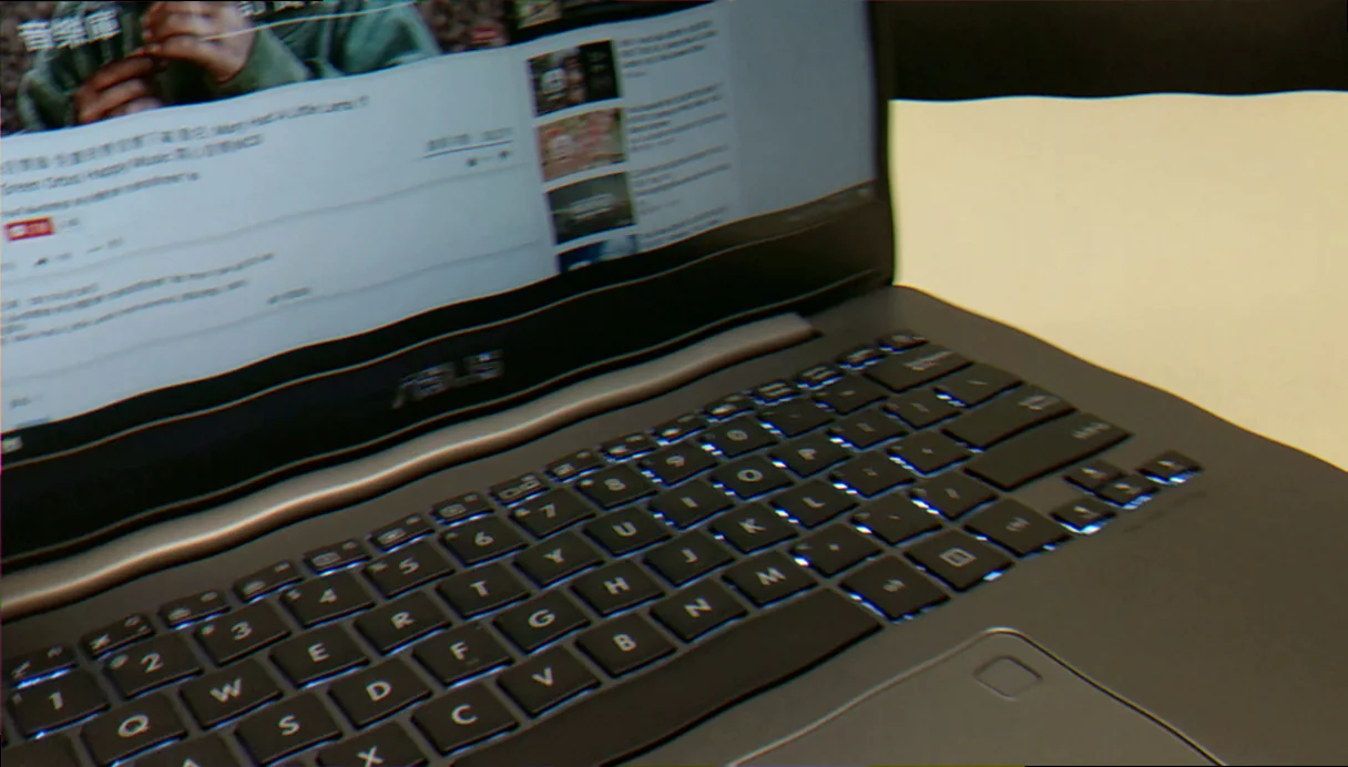 Bærbar computer med højttalere